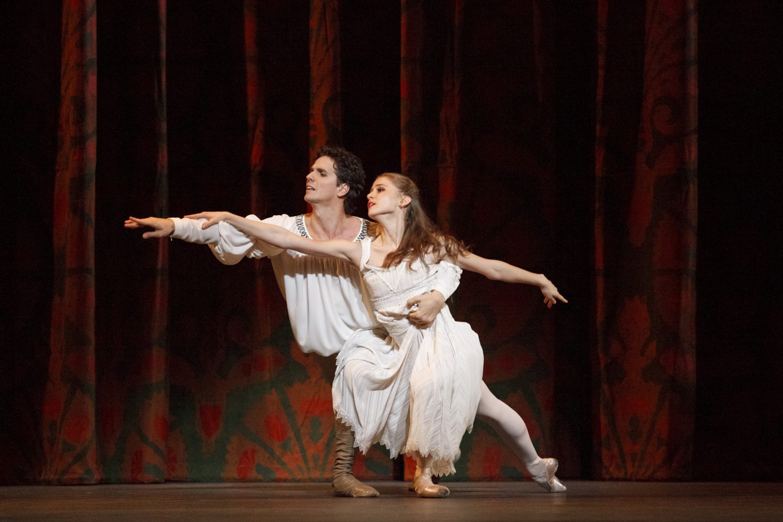 Guillaume Côté and Elena Lobsanova in Romeo and Juliet