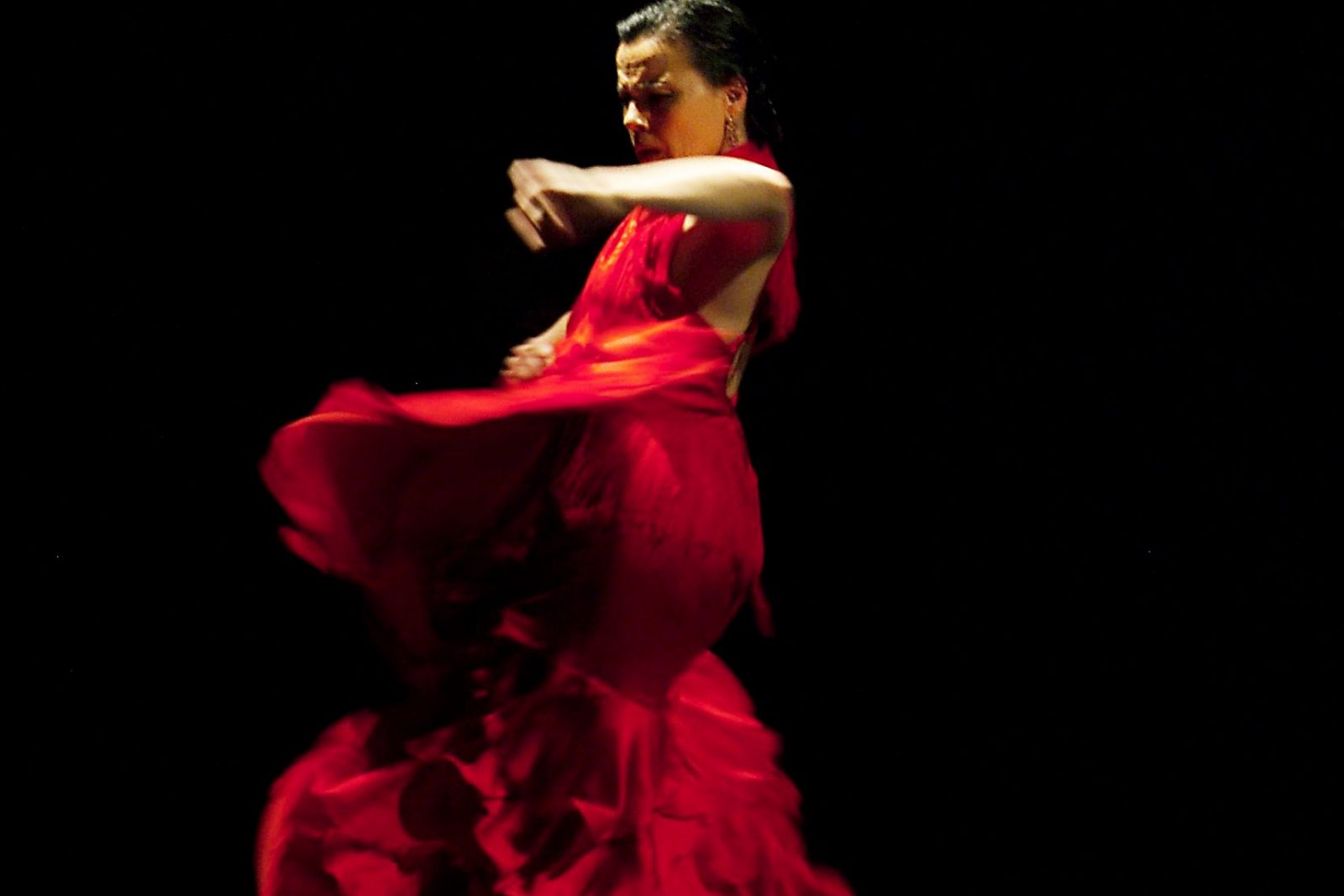 2_NocheFlamenca_Soledad Barrio_red dress (c) Steve Mayeda